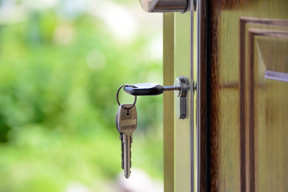 Illustration of Moving Company Scams — a set of house keys